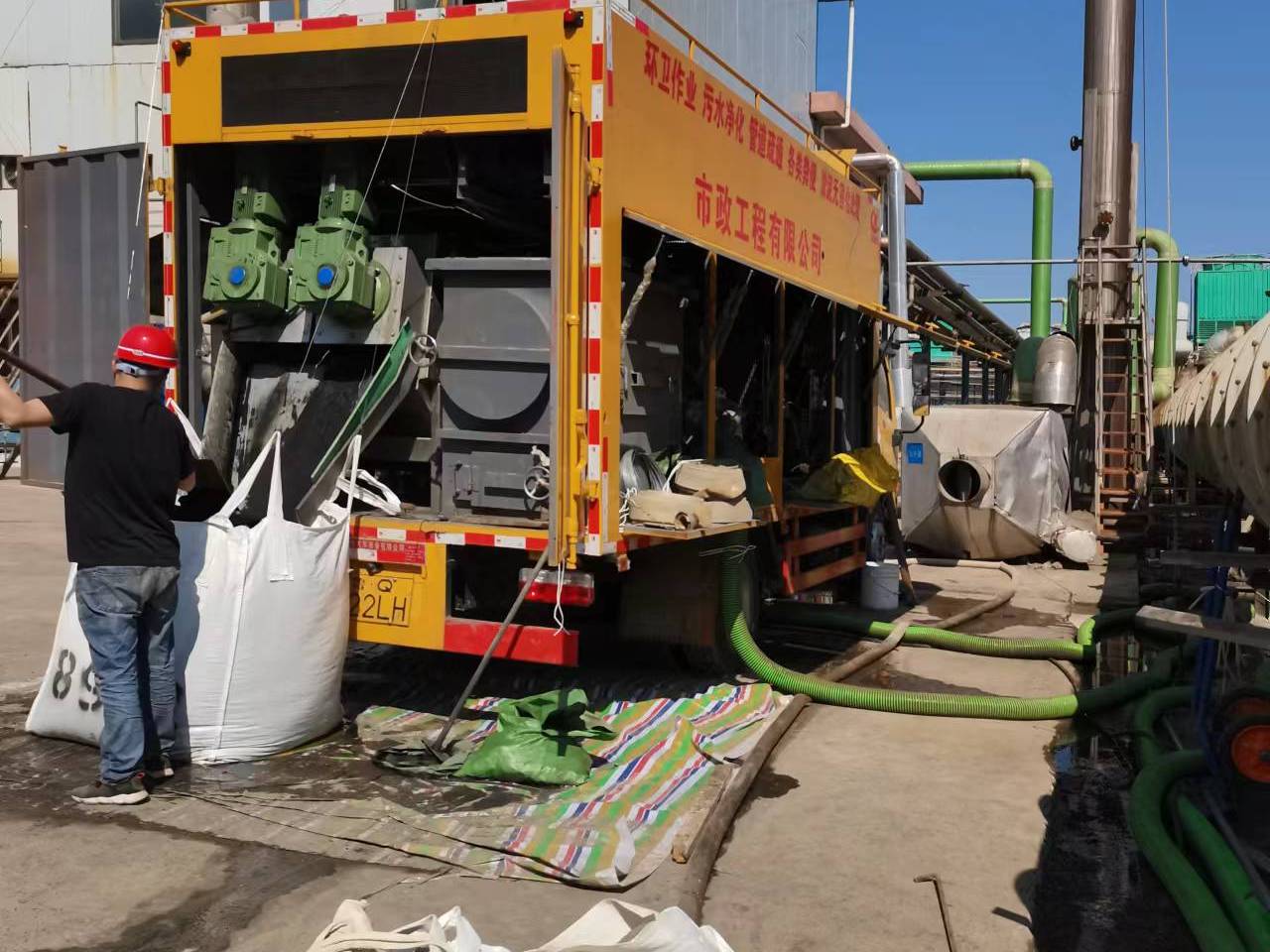 临洮淤泥压干处理